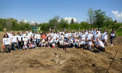 Доброволци от Пощенска банка се включиха в инициативата Новата гора на София - 3, засаждайки над 700 нови дръвчета