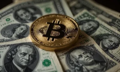 Цената на Биткойна върви надолу, но остава над 105 000 долара