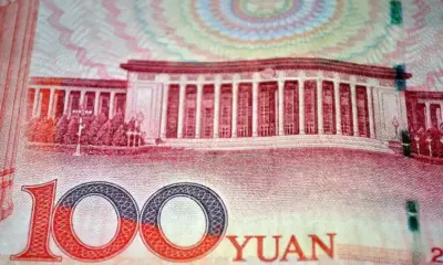 След множество сътресения и понижен кредитен рейтинг: Китайските банки продават долари в подкрепа на юана