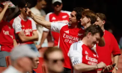 Инфлацията не пожали футболните фенове в Англия, плащат до 50 % повече за фланелка на любимия отбор