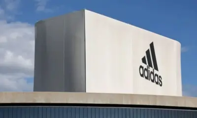 Adidas отчете загуба след прекратяването на партньорството с Кание Уест