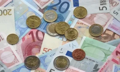 Еврото стартира седмицата със спад