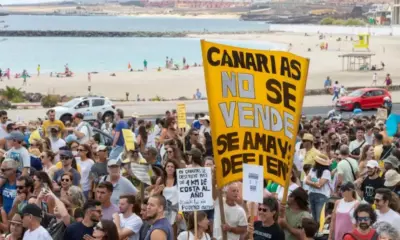 130 хил. жители на Канарските острови се обявиха срещу масовия туризъм и покупките на имоти от чужденци