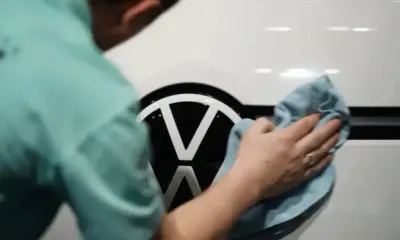 Volkswagen измести Tesla по продажби на електромобили в Германия