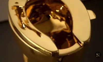 Продадено: Платиха 12 млн. долара за тоалетна от 18-каратово злато (ВИДЕО)