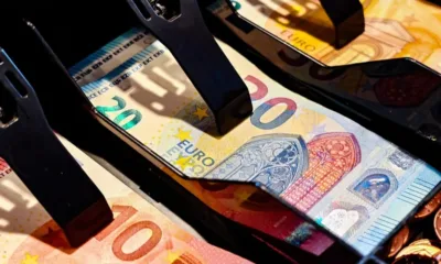 Еврото с лек ръст спрямо долара