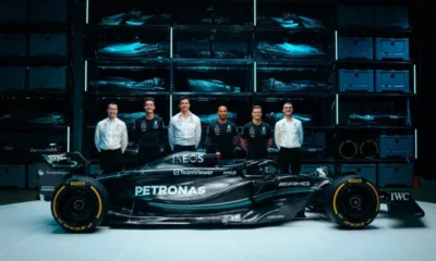 Обратно към черното: Mercedes представи новия си болид за F1 (СНИМКИ)
