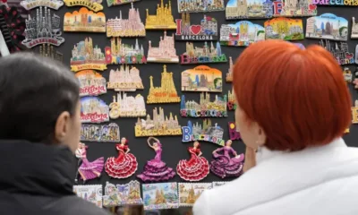 Рекорд: Близо 100 милиона туристи са посетили Испания през 2025 г.