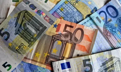 Еврото стабилно над долара