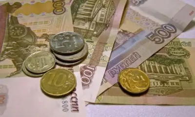 Руската рубла падна до малко над 100 за долар