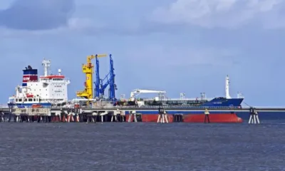 Танкери с втечнен природен газ стоят блокирани в Азовско море