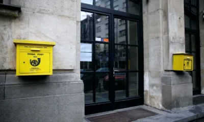 Служителите на Български пощи на протест