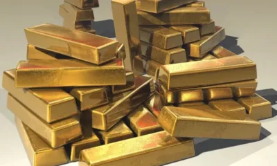 Цената на златото падна под 2000 долара