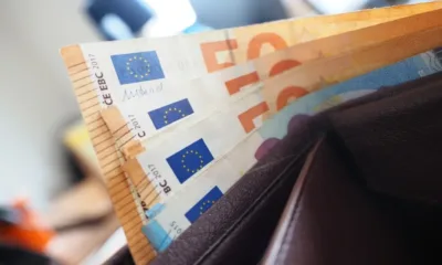 Еврото отстъпи от петъчните си нива и се котира под прага от 1,17 долара