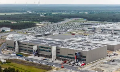 Tesla наема служители за завода си в Берлин
