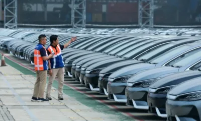 Спад на продажбите на автомобили в Индонезия (СНИМКИ)