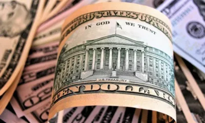 Американският долар приключва най-успешната си година от 2015 г. насам