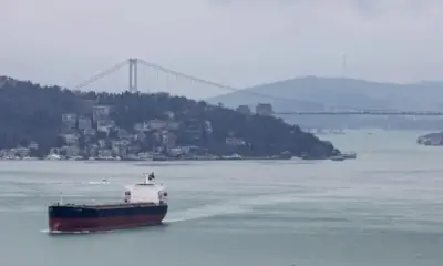 Таксите за преминаване на кораби през Босфора и Дарданелите скачат с 8%