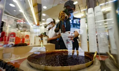 Ден на Bubble tea в Тайван: Глобалният пазар на напитката може да достигне $3,55 млрд. през 2025 г. (СНИМКИ)