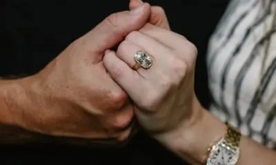 С ослепителен диамантен пръстен: Тейлър Суифт и Травис Келси обявиха годежа си (СНИМКИ)