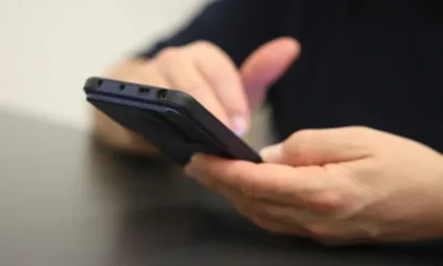 Зареждане за цяла нощ: Ето какви щети нанасяте на своя смартфон