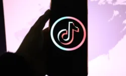 TikTok възстановява услугата в САЩ