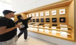Митата на САЩ спъват технологичните гиганти: Apple очаква загуби от 900 млн. долара 
