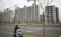 Още една китайска строителна компания забуксува, секторът отново отчита спад в продажбите на жилища