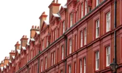 Търсенето на по-малки жилища повишава цените на имотите в Обединеното кралство