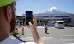 Фуджи – японският магнит за туристи (СНИМКИ)