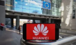 Скрит търговски лобизъм: Разследват Huawei за раздаване на подкупи на евродепутати