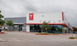 Изтеглят от пазара в САЩ 700 000 автомобила на Tesla