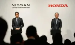 Обединение срещу конкуренцията: Honda и Nissan водят преговори за сливане