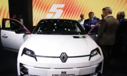 Европейски автомобил на годината: Електрическото Renault 5 и спортният Alpine A290 си поделиха приза (СНИМКИ)