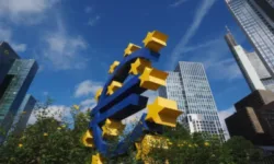 КНСБ: Ефектът от влизането ни в еврозоната ще е ръст на производството, търговските обороти и заплатите 