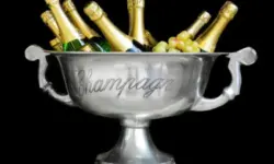 Sotheby's с търг за шампанско: Бутилка от пенливата напитка от 1971 г. е оценена на $18000