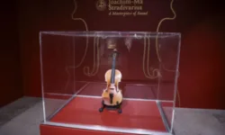 Цигулка Stradivarius стана третият най-скъп музикален инструмент продаван на търг (СНИМКИ)