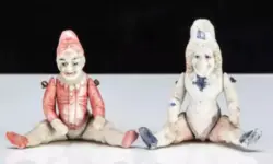 Британска двойка продаде на търг колекция от кукли за 632 000 паунда (СНИМКИ)