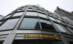 Служители на германската Commerzbank протестират срещу заплахата за поглъщане от UniCredit