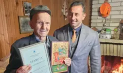 „Грамота за достоен данъкоплатец“: НАП награди 100-годишния Димитър Кавгазов от с. Славейно