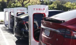 Регистрациите на Tesla със спад от 60% във Франция през април