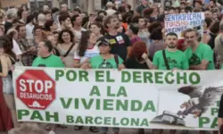 Срещу свръхтуризма в Испания: Растящите цени на жилищата в Барселона изкараха хиляди на протест 